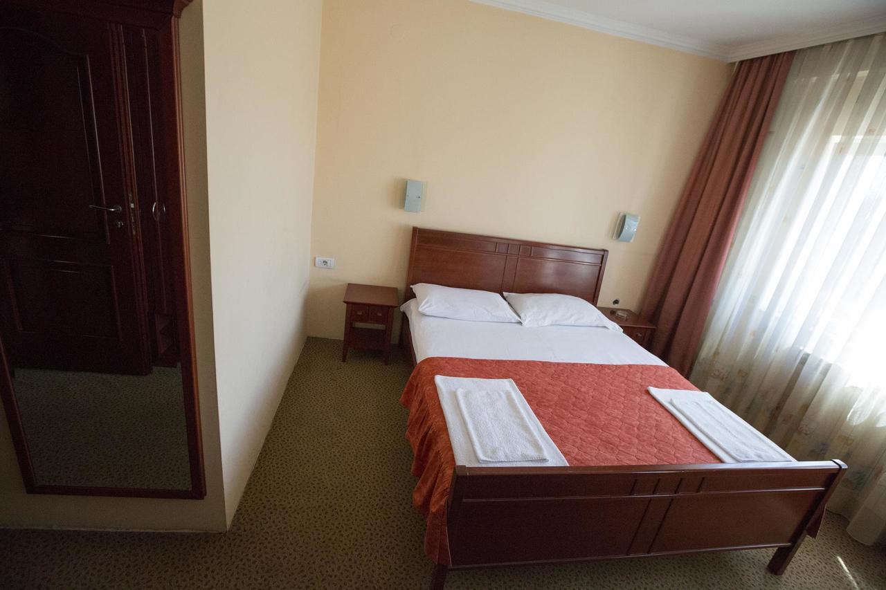 Hotel Atlas Novi Pazar Extérieur photo